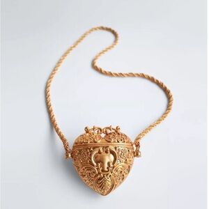 NWOT - ZARA HEART SHAPED RARE BAG
